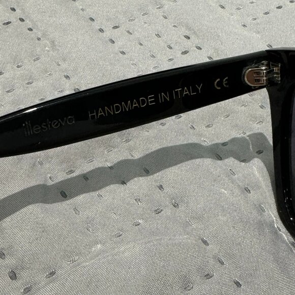 Illesteva Los Feliz Sunglasses - Black/Grey - Picture 9 of 14